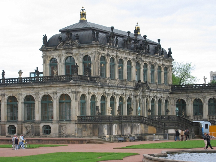 05 Zwinger Museum courtyard.JPG